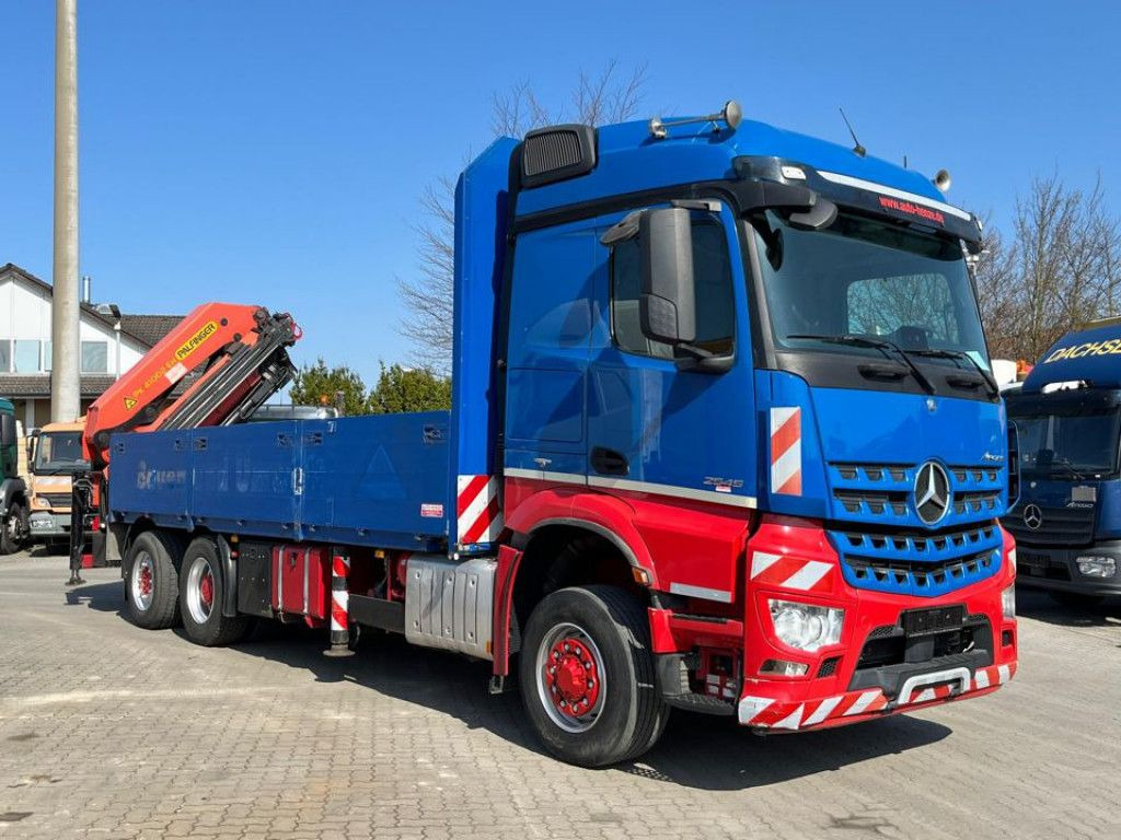 Mercedes-Benz Arocs 2545 6x4 HAD Pritsche Heckkran PK 41002 - Camión caja abierta, Camión grúa: foto 2 Mercedes-Benz Arocs 2545 6x4 HAD Pritsche Heckkran PK 41002 - Camión caja abierta, Camión grúa: foto 2