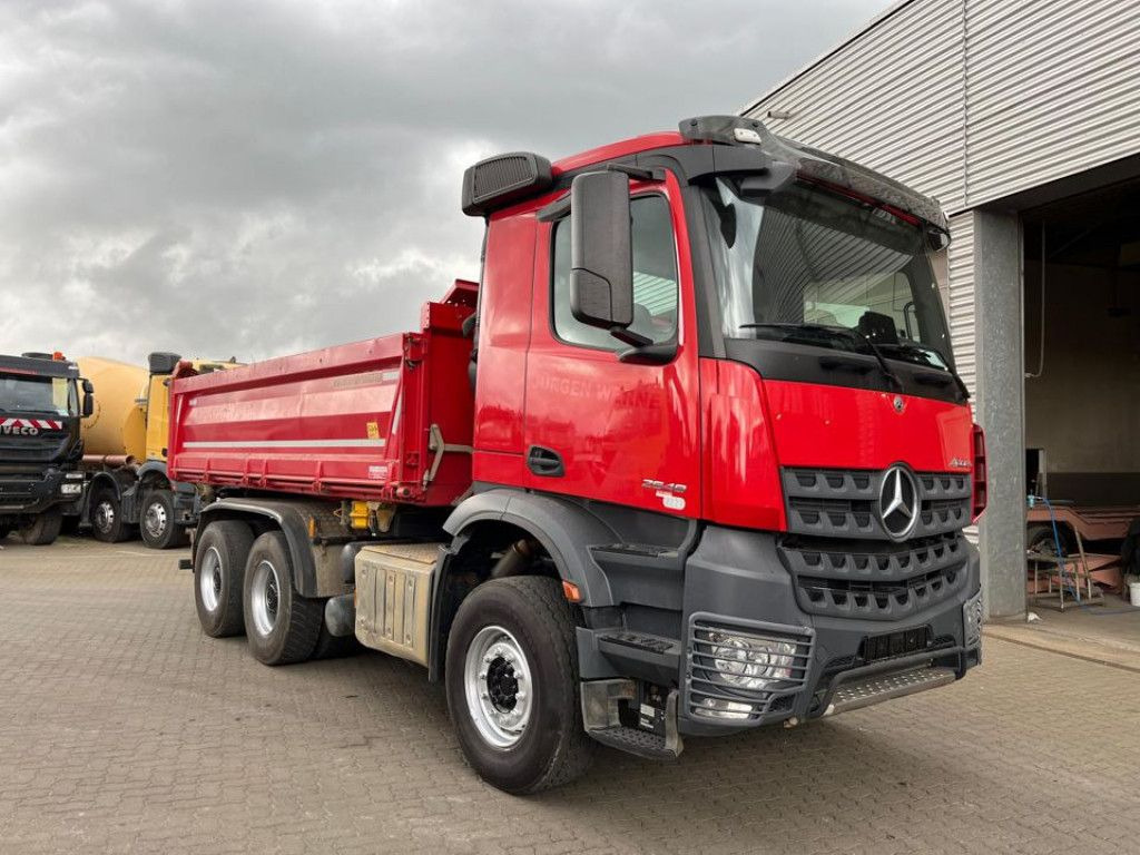 Mercedes-Benz Arocs 2648 6x4 3-Achs Kipper Bordmatik - Camión volquete: foto 2 Mercedes-Benz Arocs 2648 6x4 3-Achs Kipper Bordmatik - Camión volquete: foto 2