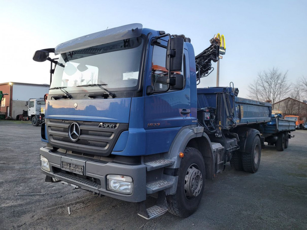 Mercedes-Benz Axor 2-Achs Kipper Kran 1833 K 3xAuss.Greiferst - Camión volquete, Camión grúa: foto 1 Mercedes-Benz Axor 2-Achs Kipper Kran 1833 K 3xAuss.Greiferst - Camión volquete, Camión grúa: foto 1