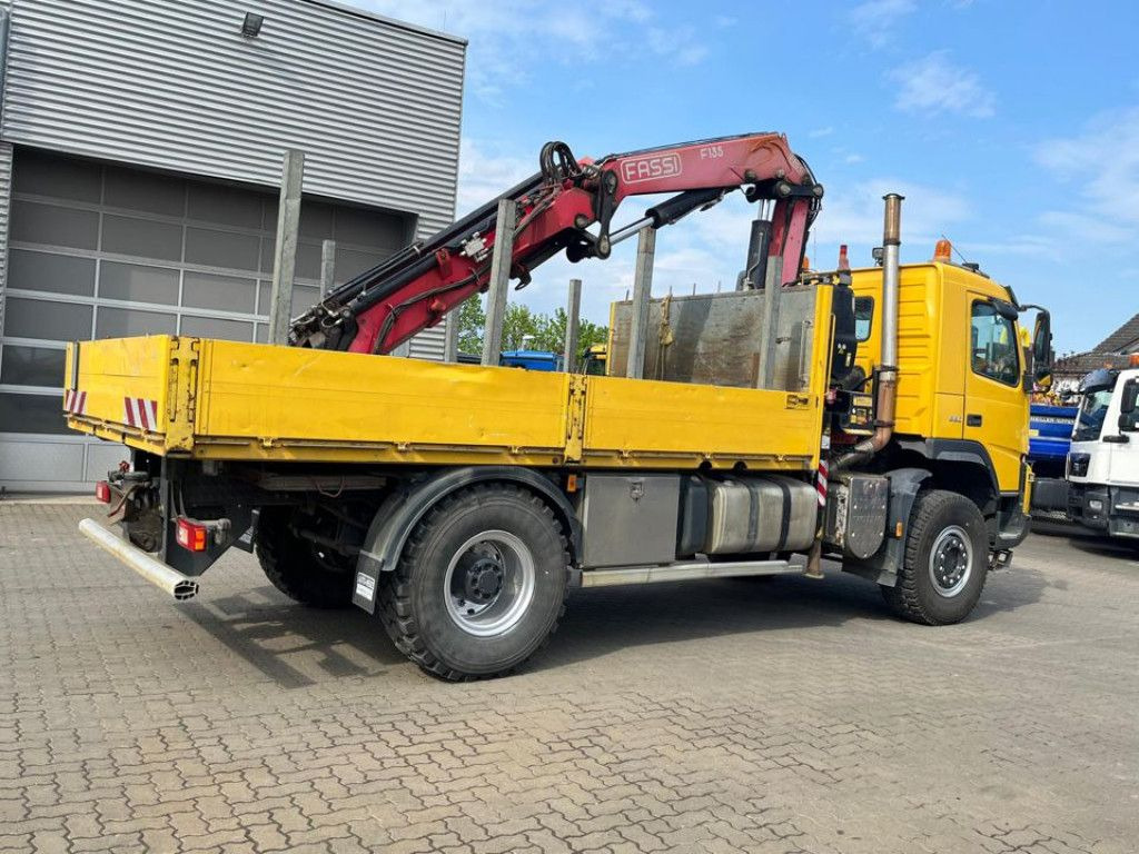 Volvo FM 330 4x4 Pritsche Kran Singelreifen Funkfernbe - Camión caja abierta, Camión grúa: foto 4 Volvo FM 330 4x4 Pritsche Kran Singelreifen Funkfernbe - Camión caja abierta, Camión grúa: foto 4