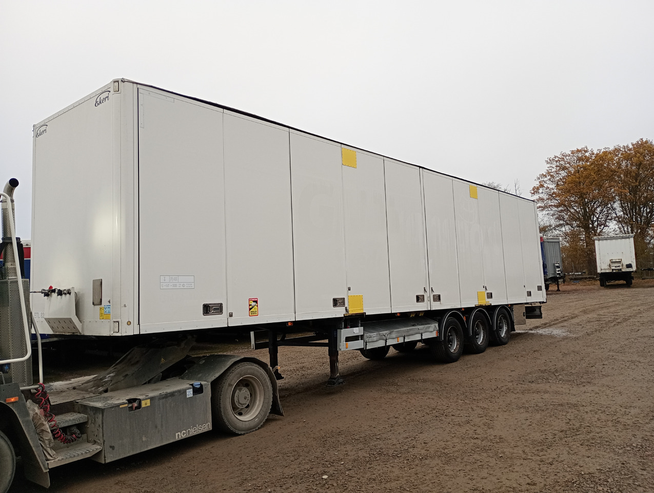 EKERI BOX OPENSIDE - TARP ROOF - HUCKEPACK - Semirremolque caja cerrada: foto 1 EKERI BOX OPENSIDE - TARP ROOF - HUCKEPACK - Semirremolque caja cerrada: foto 1