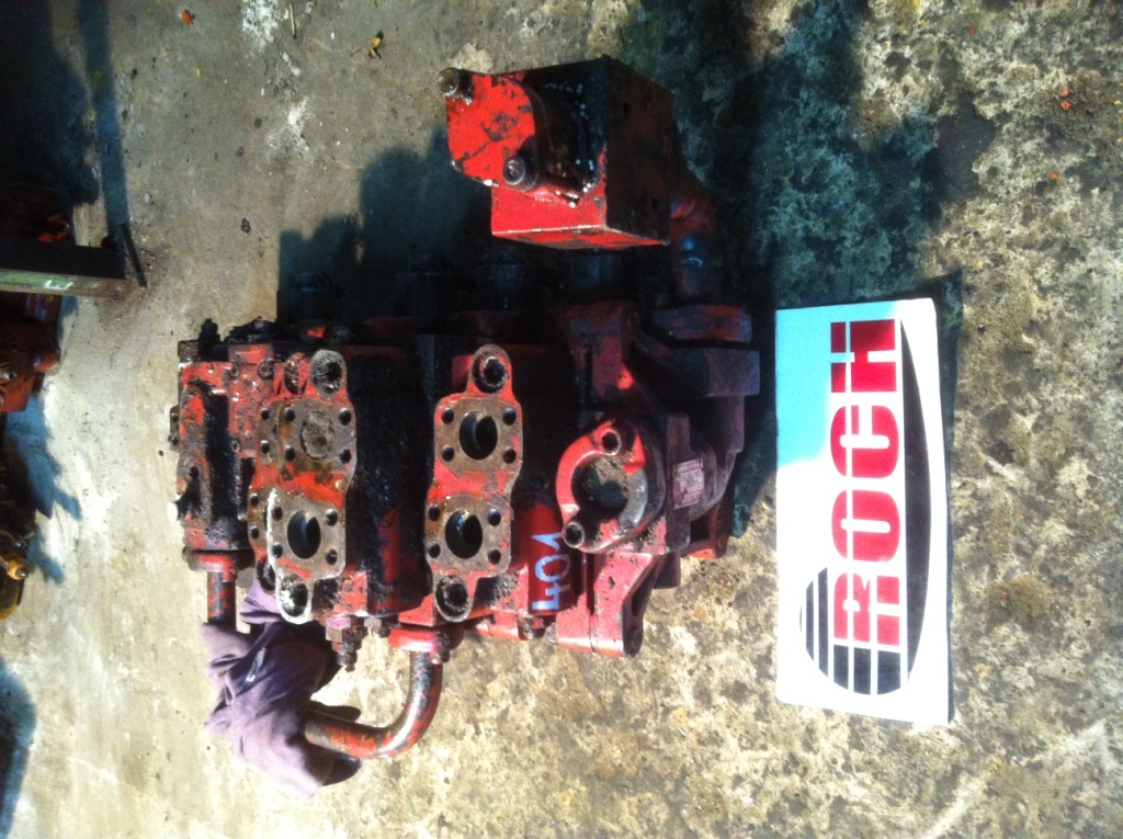 MARREL HYDRO FDG4S260G 767444 3143699 - 4 SEKCYJNY - Válvula hidráulica para Maquinaria de construcción: foto 1 MARREL HYDRO FDG4S260G 767444 3143699 - 4 SEKCYJNY - Válvula hidráulica para Maquinaria de construcción: foto 1