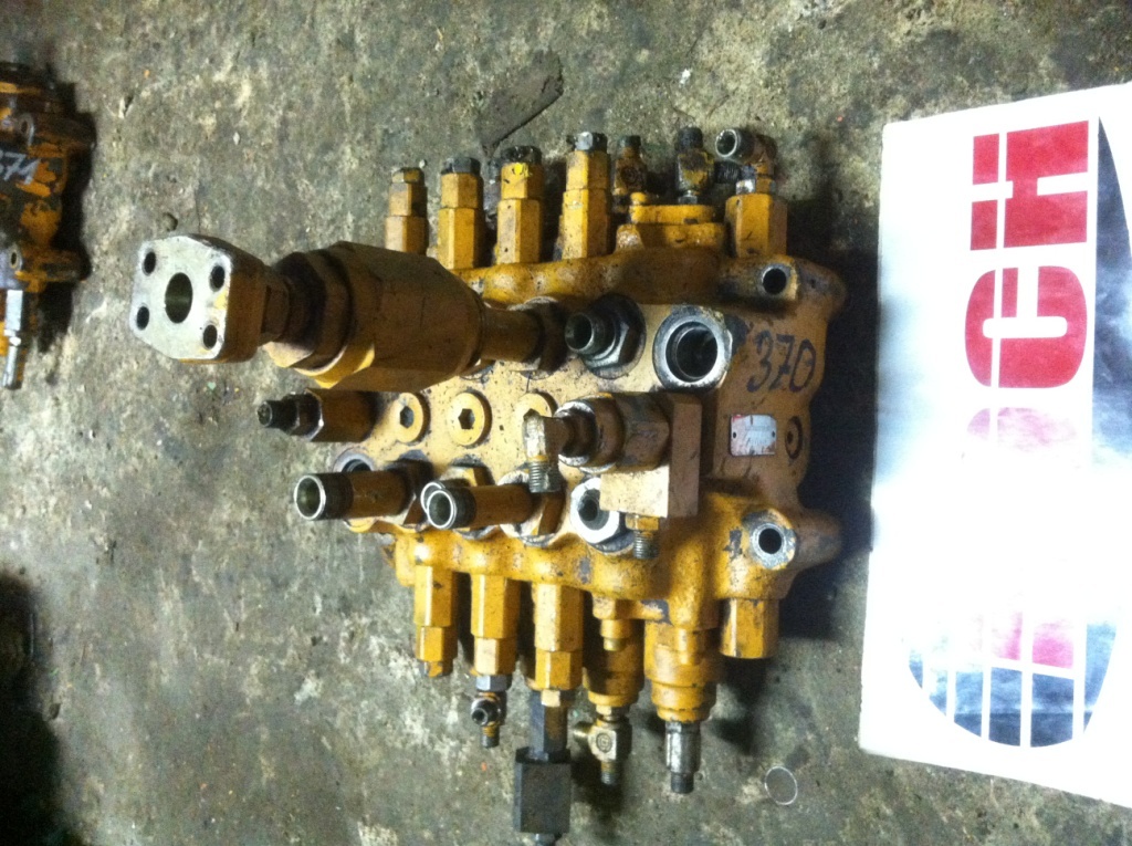 SHIBAURA U22Z7B25T6D-62 - 4 SEKCYJNY - Válvula hidráulica para Maquinaria de construcción: foto 1 SHIBAURA U22Z7B25T6D-62 - 4 SEKCYJNY - Válvula hidráulica para Maquinaria de construcción: foto 1