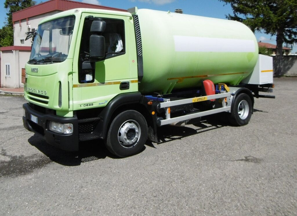 IVECO - Camión cisterna: foto 2 IVECO - Camión cisterna: foto 2