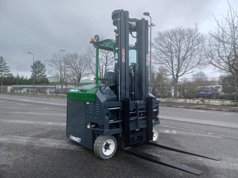Combilift CBE3000 - Carretilla de 4 vías: foto 3 Combilift CBE3000 - Carretilla de 4 vías: foto 3