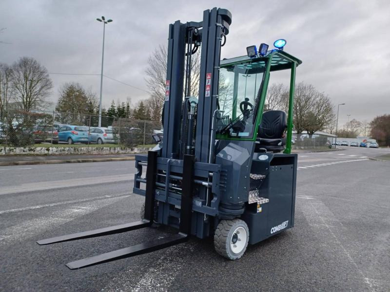 Combilift CBE3000 - Carretilla de 4 vías: foto 1 Combilift CBE3000 - Carretilla de 4 vías: foto 1