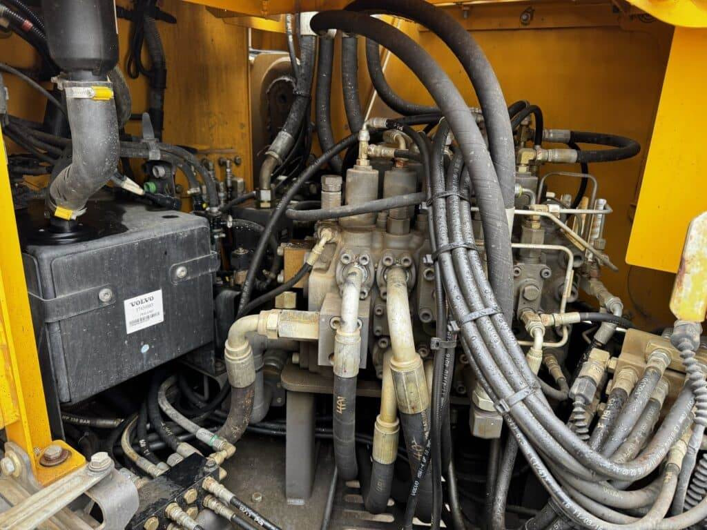 Excavadora de cadenas Volvo ECR235EL: foto 6