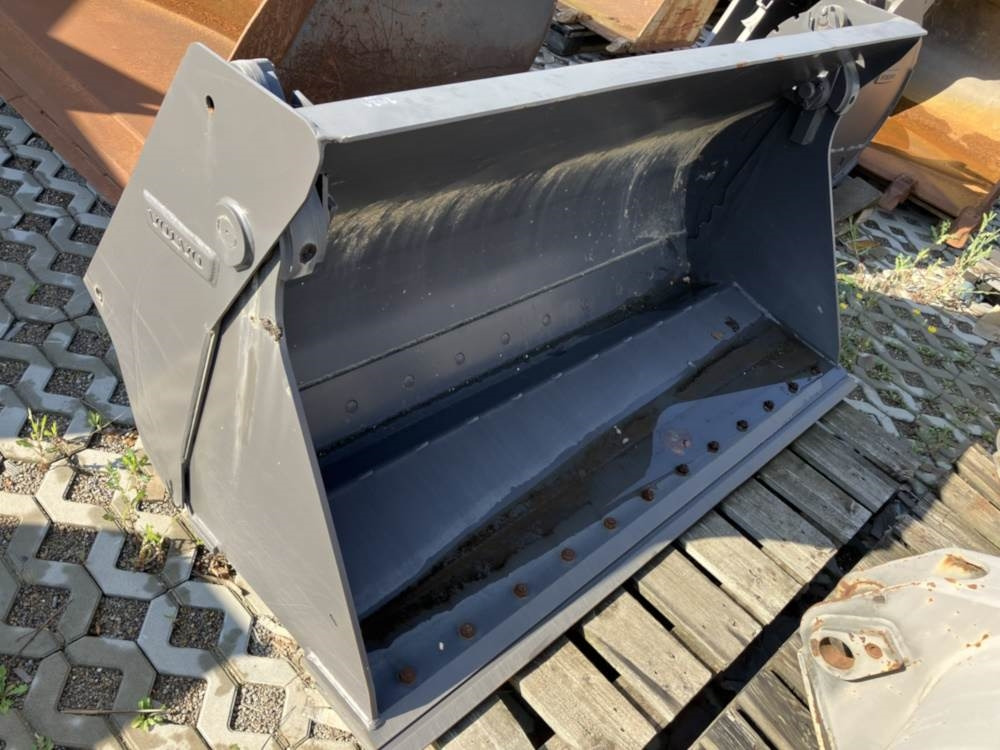 Volvo Klappschaufel mit Messer -P Aufnahme - Cazo: foto 1 Volvo Klappschaufel mit Messer -P Aufnahme - Cazo: foto 1