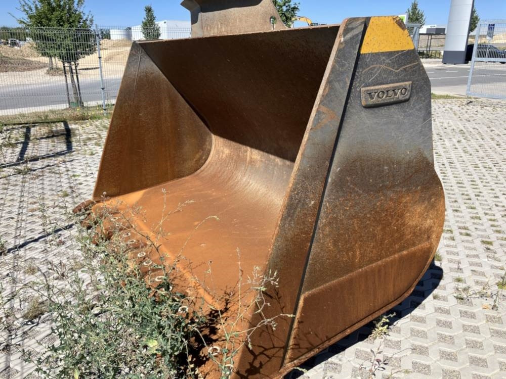Volvo Schaufel mit Zähnen - Festanbau - Cazo: foto 4 Volvo Schaufel mit Zähnen - Festanbau - Cazo: foto 4