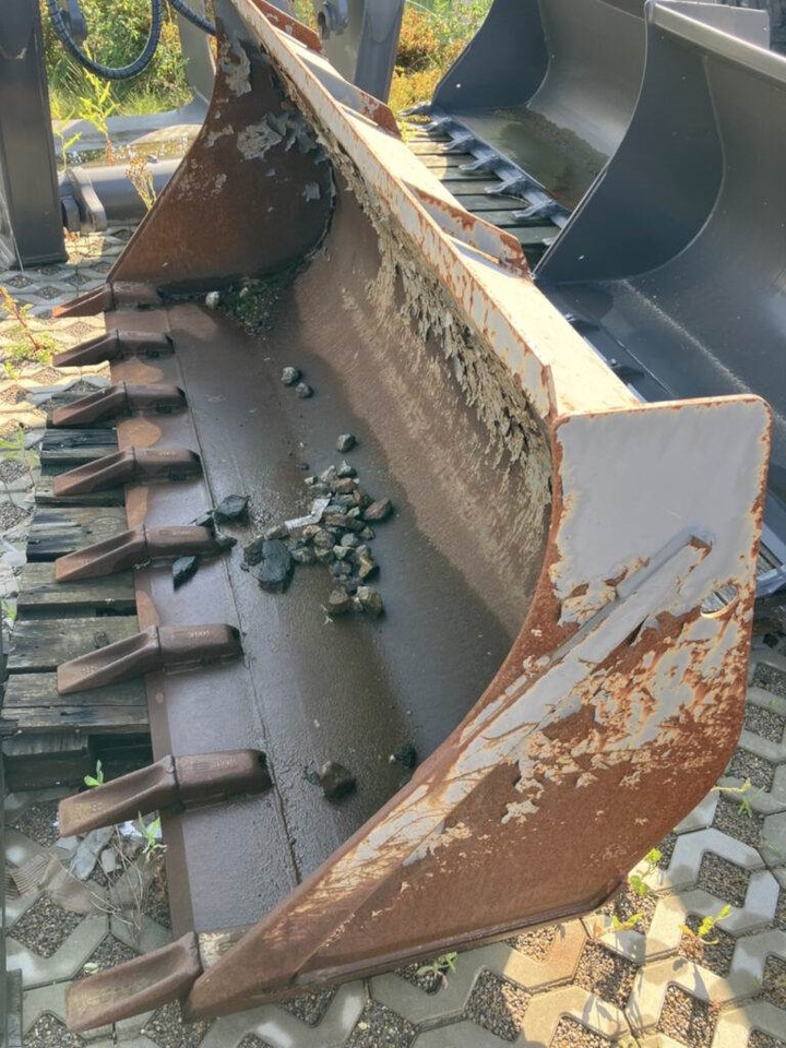 Volvo Schaufel mit Zähnen TPZ - Cazo: foto 3 Volvo Schaufel mit Zähnen TPZ - Cazo: foto 3