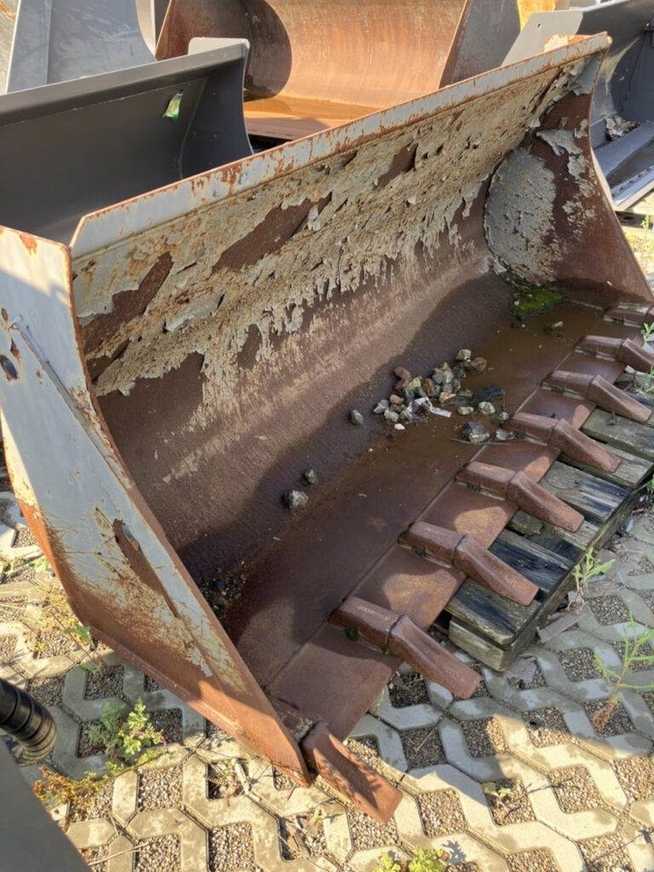 Volvo Schaufel mit Zähnen TPZ - Cazo: foto 1 Volvo Schaufel mit Zähnen TPZ - Cazo: foto 1