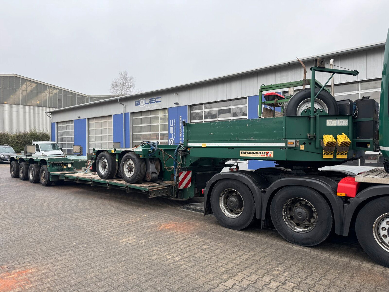 Mercedes-Benz ACTROS 4163 8x4 Schwerlast +Tieflader 4+2 *83 T - Cabeza tractora: foto 3 Mercedes-Benz ACTROS 4163 8x4 Schwerlast +Tieflader 4+2 *83 T - Cabeza tractora: foto 3