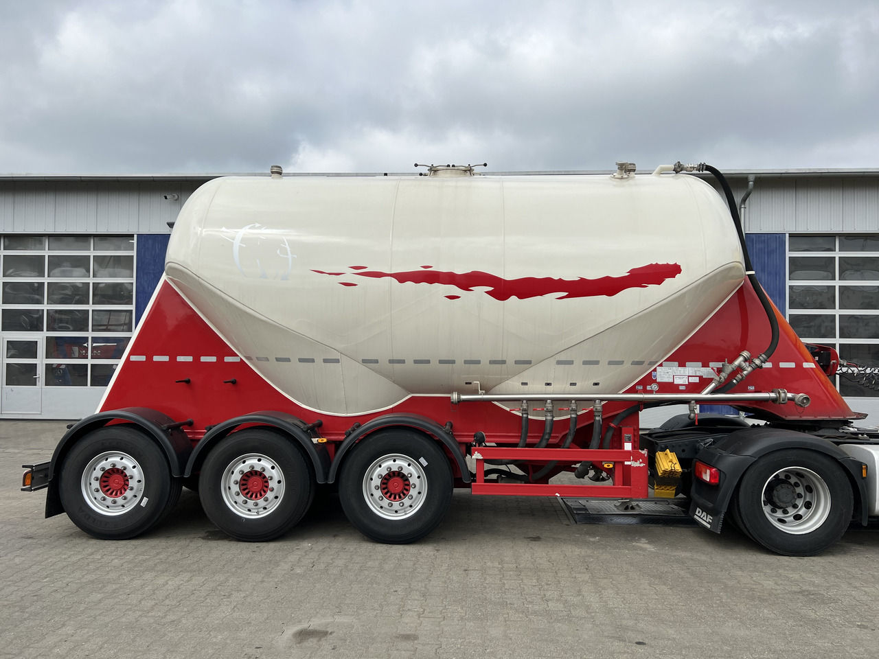 FELDBINDER O.ME.P.S. CM27 Zementsilo 3 Achse - Semirremolque silo: foto 2 FELDBINDER O.ME.P.S. CM27 Zementsilo 3 Achse - Semirremolque silo: foto 2