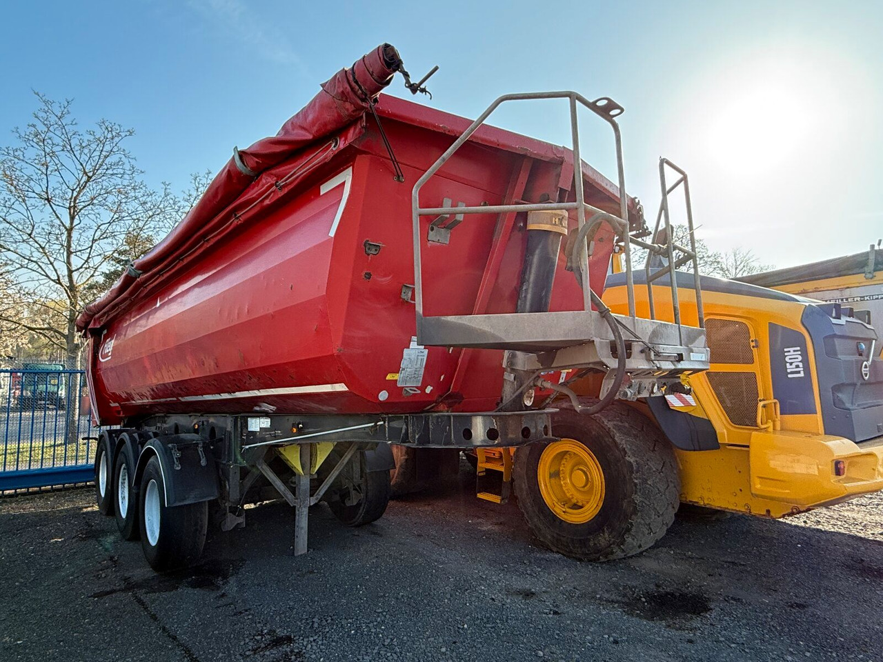 Fliegl DHKA 390 Kippauflieger 3 Achse - Semirremolque volquete: foto 1 Fliegl DHKA 390 Kippauflieger 3 Achse - Semirremolque volquete: foto 1