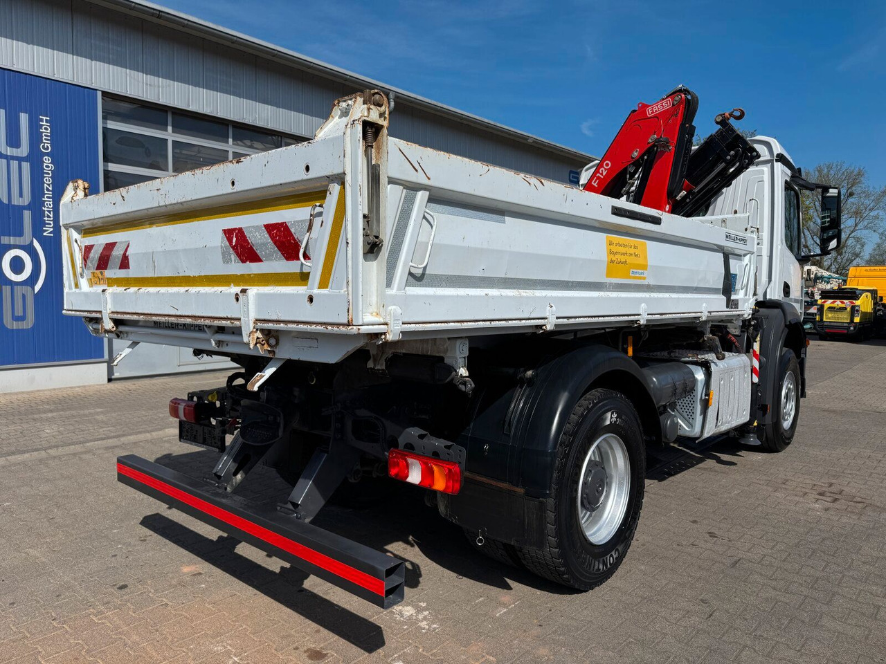 Mercedes-Benz AROCS 1832 4x2 Euro 6 Kipper Kran FASSI F120FB - Camión volquete, Camión grúa: foto 4 Mercedes-Benz AROCS 1832 4x2 Euro 6 Kipper Kran FASSI F120FB - Camión volquete, Camión grúa: foto 4