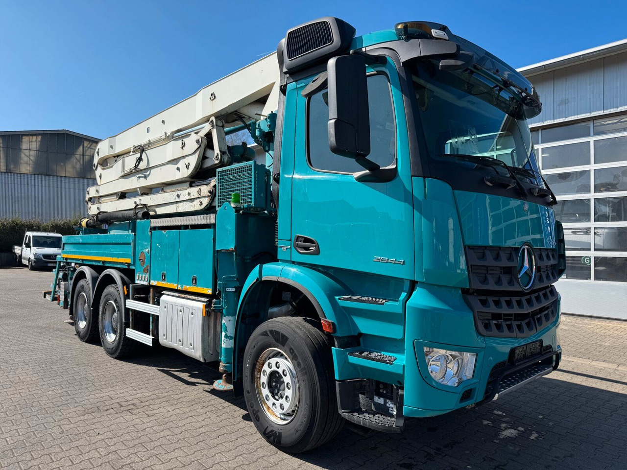 Mercedes-Benz AROCS 2844 6x4 Euro 6 Betonpumpe SERMAC 5Z33 - Camión bomba de hormigón: foto 1 Mercedes-Benz AROCS 2844 6x4 Euro 6 Betonpumpe SERMAC 5Z33 - Camión bomba de hormigón: foto 1