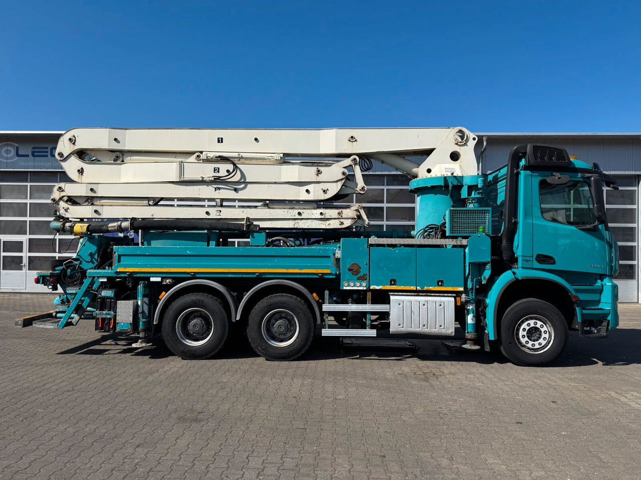 Mercedes-Benz AROCS 2844 6x4 Euro 6 Betonpumpe SERMAC 5Z33 - Camión bomba de hormigón: foto 3 Mercedes-Benz AROCS 2844 6x4 Euro 6 Betonpumpe SERMAC 5Z33 - Camión bomba de hormigón: foto 3