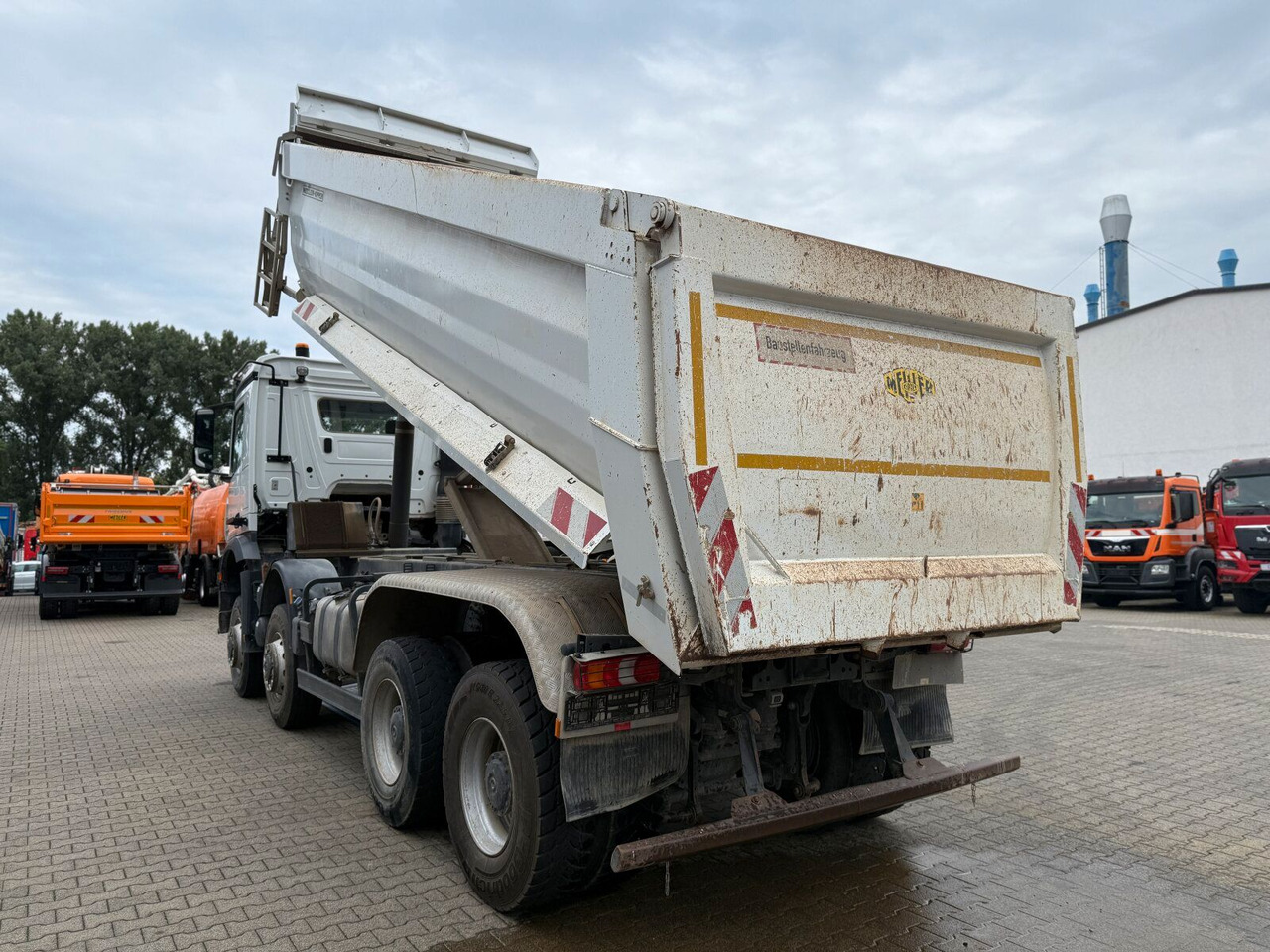 Camión portacontenedor de cadenas Mercedes-Benz AROCS 4145 8x8 Meiller Muldenkipper: foto 10