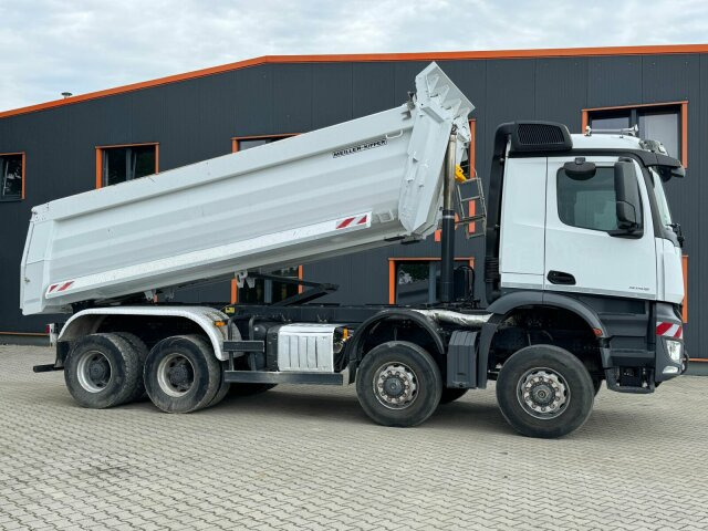 Mercedes-Benz AROCS 4145 8x8 Meiller Muldenkipper - Camión volquete: foto 2 Mercedes-Benz AROCS 4145 8x8 Meiller Muldenkipper - Camión volquete: foto 2