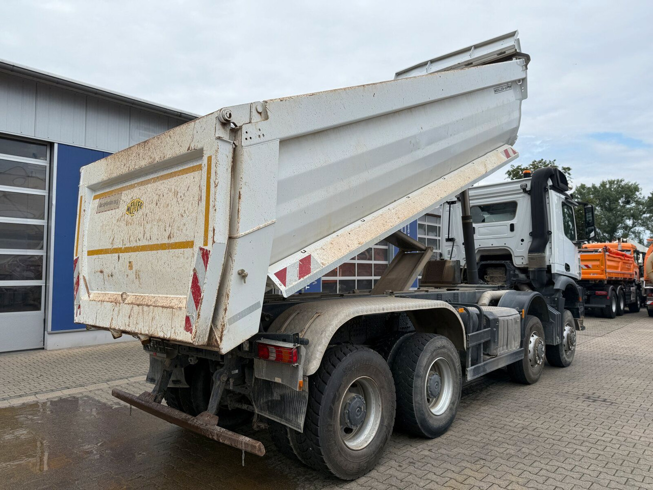 Camión portacontenedor de cadenas Mercedes-Benz AROCS 4145 8x8 Meiller Muldenkipper: foto 6