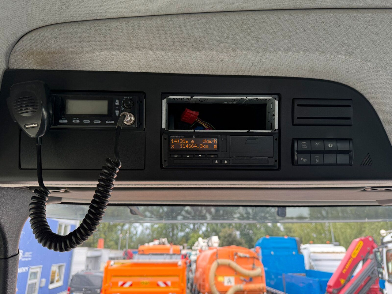 Camión portacontenedor de cadenas Mercedes-Benz AROCS 4145 8x8 Meiller Muldenkipper: foto 18
