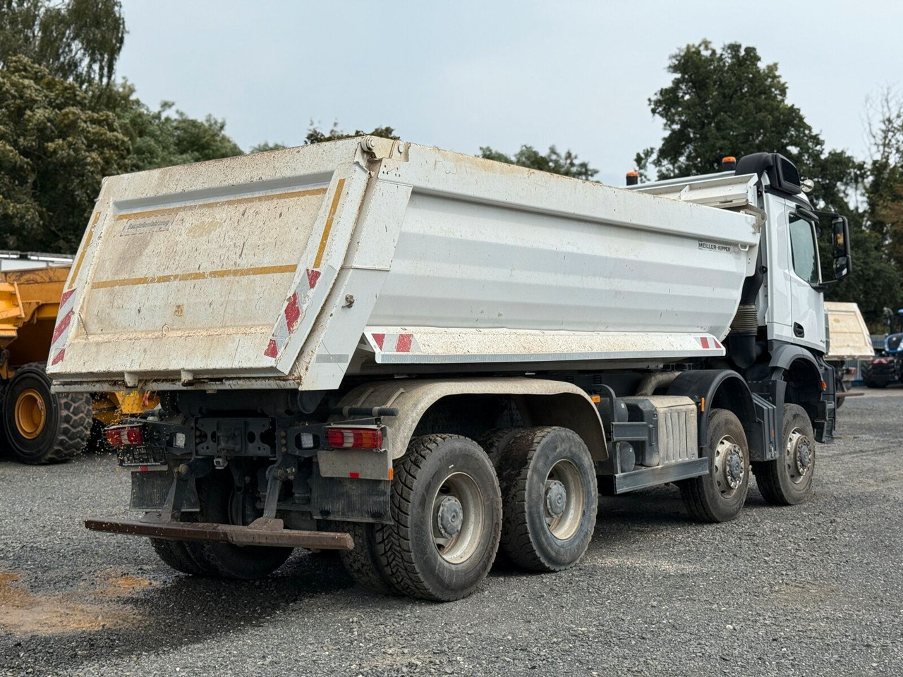 Mercedes-Benz AROCS 4145 8x8 Meiller Muldenkipper - Camión portacontenedor de cadenas: foto 4 Mercedes-Benz AROCS 4145 8x8 Meiller Muldenkipper - Camión portacontenedor de cadenas: foto 4