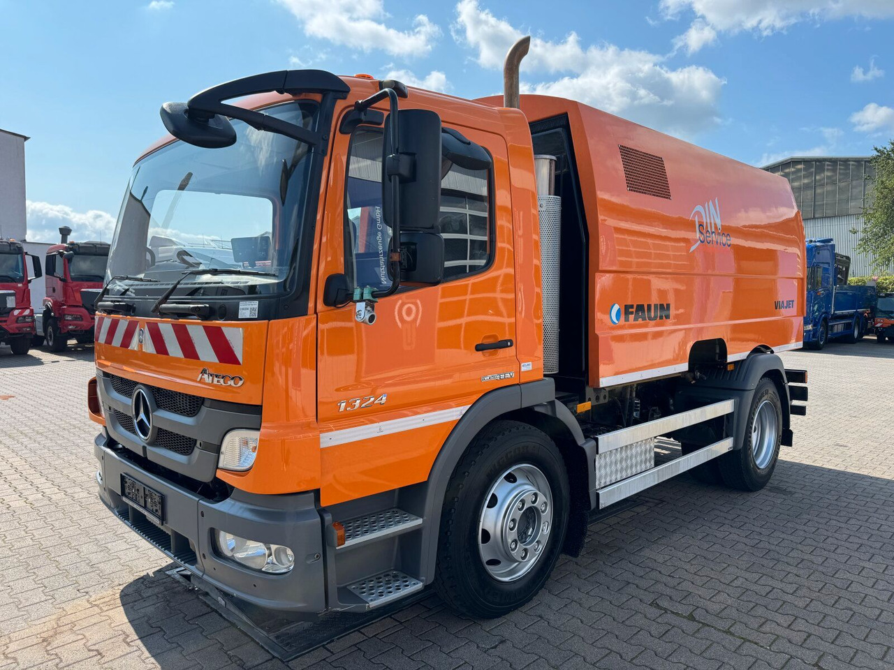 Mercedes-Benz ATEGO 1324 4x2 Kehrmaschine FAUN Viajet 6R/H - Barredora vial: foto 2 Mercedes-Benz ATEGO 1324 4x2 Kehrmaschine FAUN Viajet 6R/H - Barredora vial: foto 2