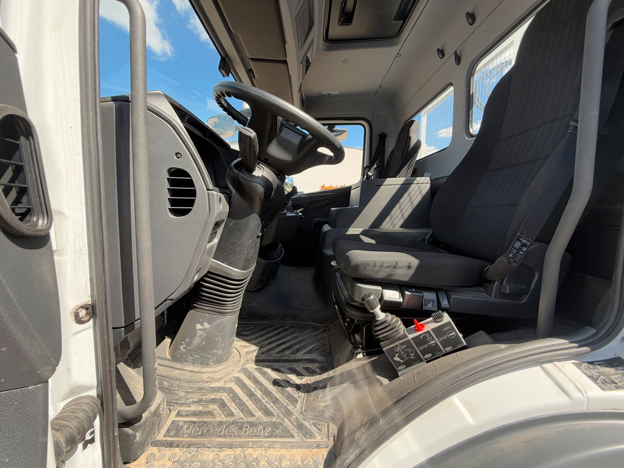 Camión grúa Mercedes-Benz ATEGO 818 4x2 Euro 6 Kipper Kran FASSI F65B.0.22: foto 13