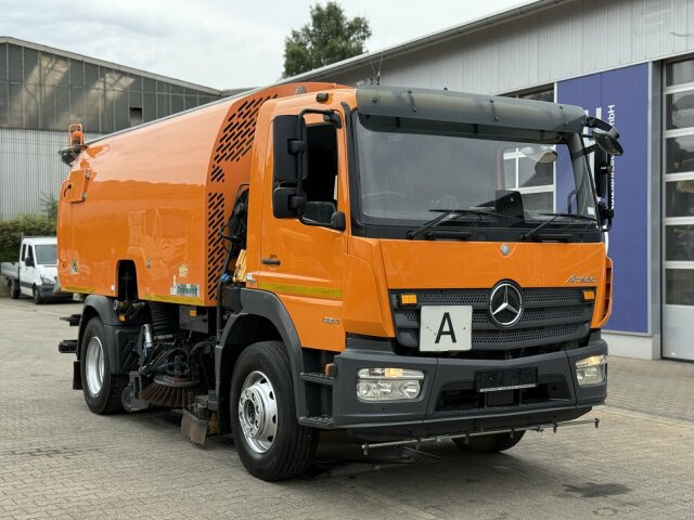 Mercedes-Benz Atego 1324 4x2 Kehrmaschine Schmidt SKF S7B 7 m³ - Barredora vial: foto 1 Mercedes-Benz Atego 1324 4x2 Kehrmaschine Schmidt SKF S7B 7 m³ - Barredora vial: foto 1
