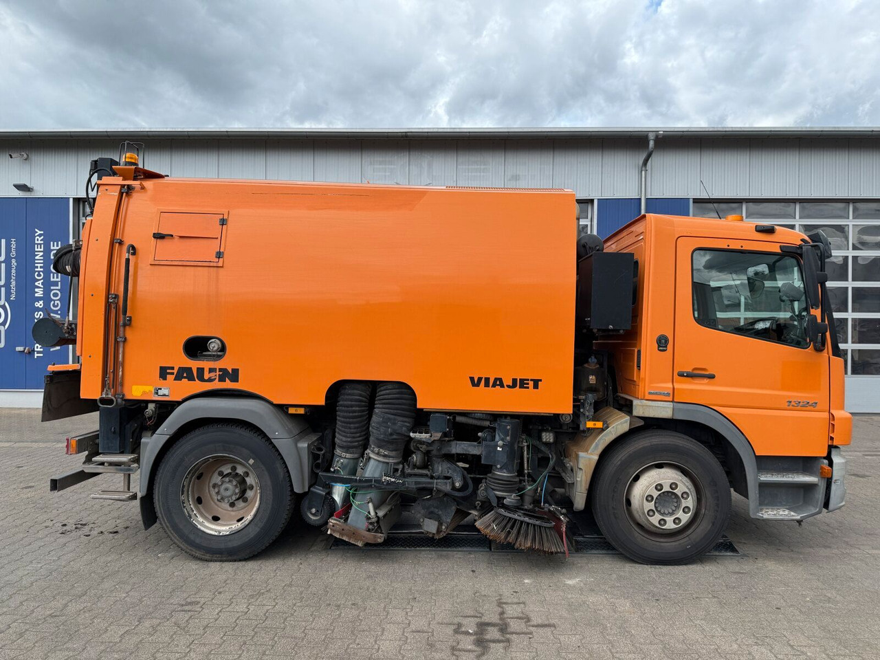 Mercedes-Benz Atego 1324 4x2 Kehrmaschine Viajet 6R/L - Barredora vial: foto 2 Mercedes-Benz Atego 1324 4x2 Kehrmaschine Viajet 6R/L - Barredora vial: foto 2