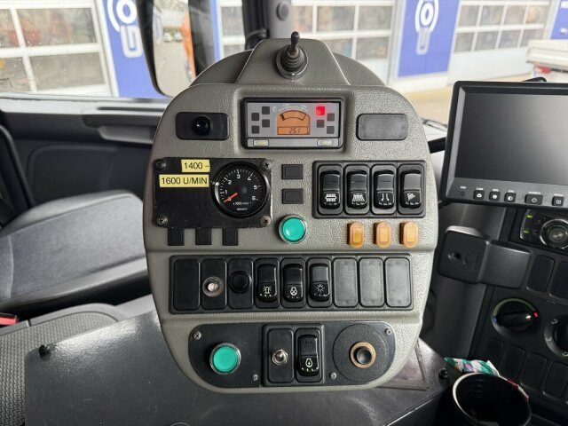 Scania P230 Kehrmaschine Küpper Weisser 6 M³ - Barredora vial: foto 3 Scania P230 Kehrmaschine Küpper Weisser 6 M³ - Barredora vial: foto 3