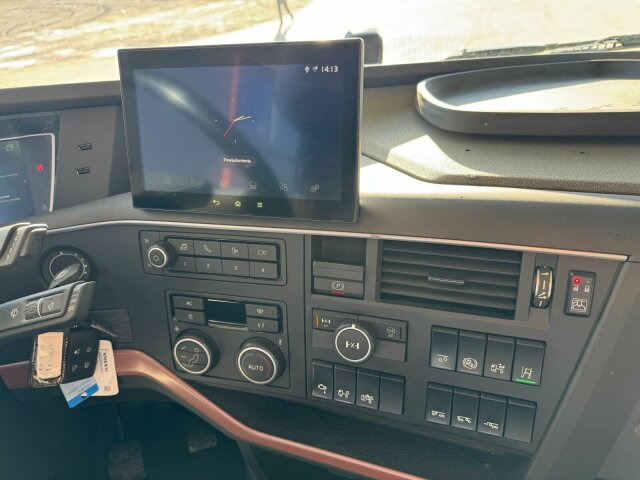 Volvo FH16 750 8X4 Holztransport Alukar TOP! - Camión forestal: foto 2 Volvo FH16 750 8X4 Holztransport Alukar TOP! - Camión forestal: foto 2