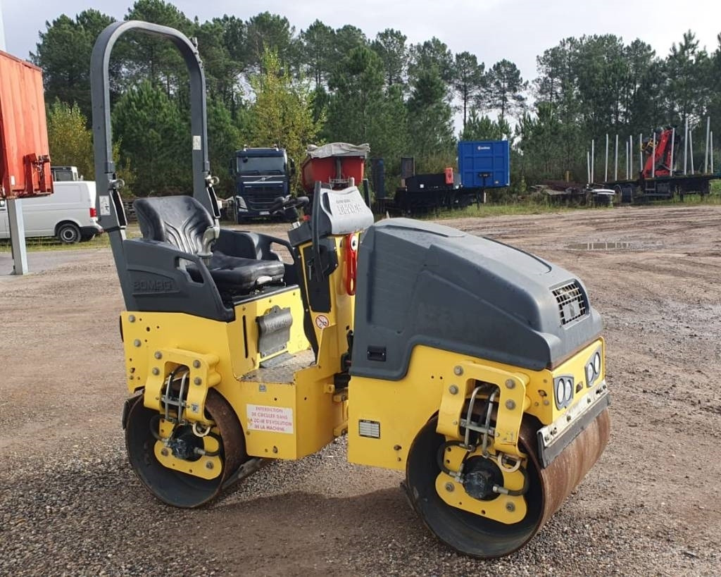 Bomag BW 100 AD M-5 - Apisonadora de asfalto: foto 1 Bomag BW 100 AD M-5 - Apisonadora de asfalto: foto 1