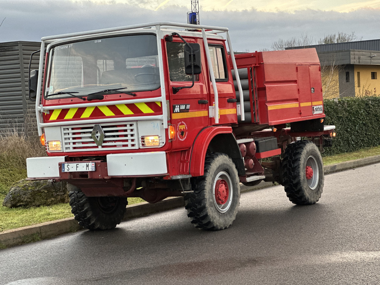 RENAULT M180 - Camión de bomberos: foto 2 RENAULT M180 - Camión de bomberos: foto 2