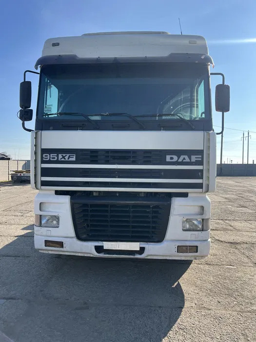 DAF XF 95.430 - Cabeza tractora: foto 3 DAF XF 95.430 - Cabeza tractora: foto 3