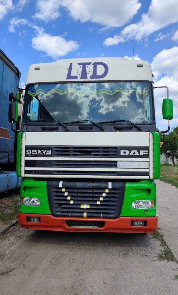 DAF XF95.430 - Cabeza tractora: foto 2 DAF XF95.430 - Cabeza tractora: foto 2