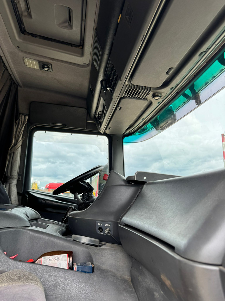 Camión cisterna para transporte de combustible SCANIA P94: foto 10
