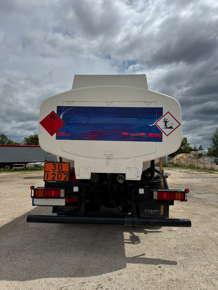 Camión cisterna para transporte de combustible SCANIA P94: foto 6