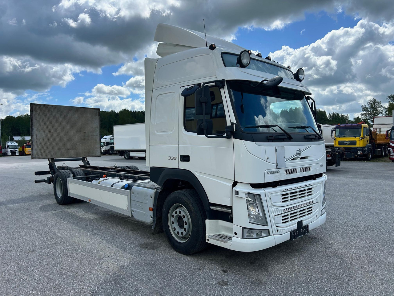VOLVO FM330 - Camión chasis: foto 1 VOLVO FM330 - Camión chasis: foto 1
