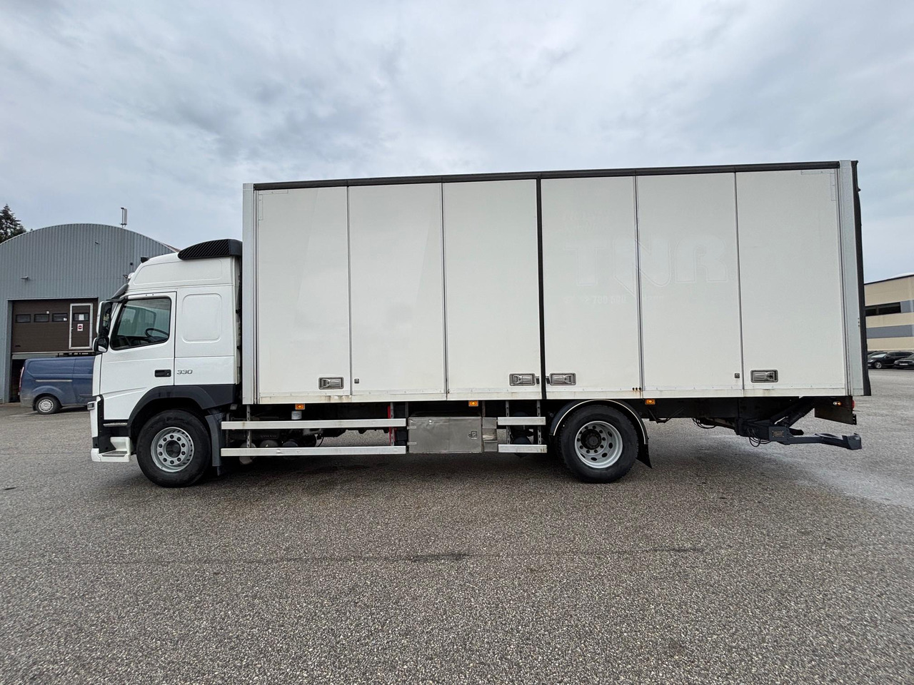 VOLVO FM330 - Camión caja cerrada: foto 5 VOLVO FM330 - Camión caja cerrada: foto 5