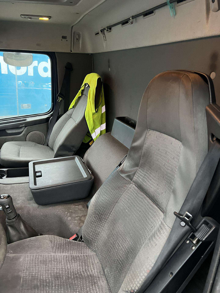 Camión caja cerrada VOLVO FM9.260: foto 13