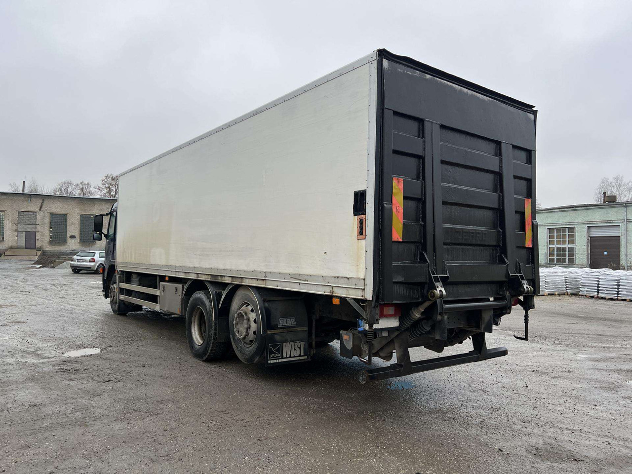 VOLVO FM9.260 - Camión caja cerrada: foto 5 VOLVO FM9.260 - Camión caja cerrada: foto 5