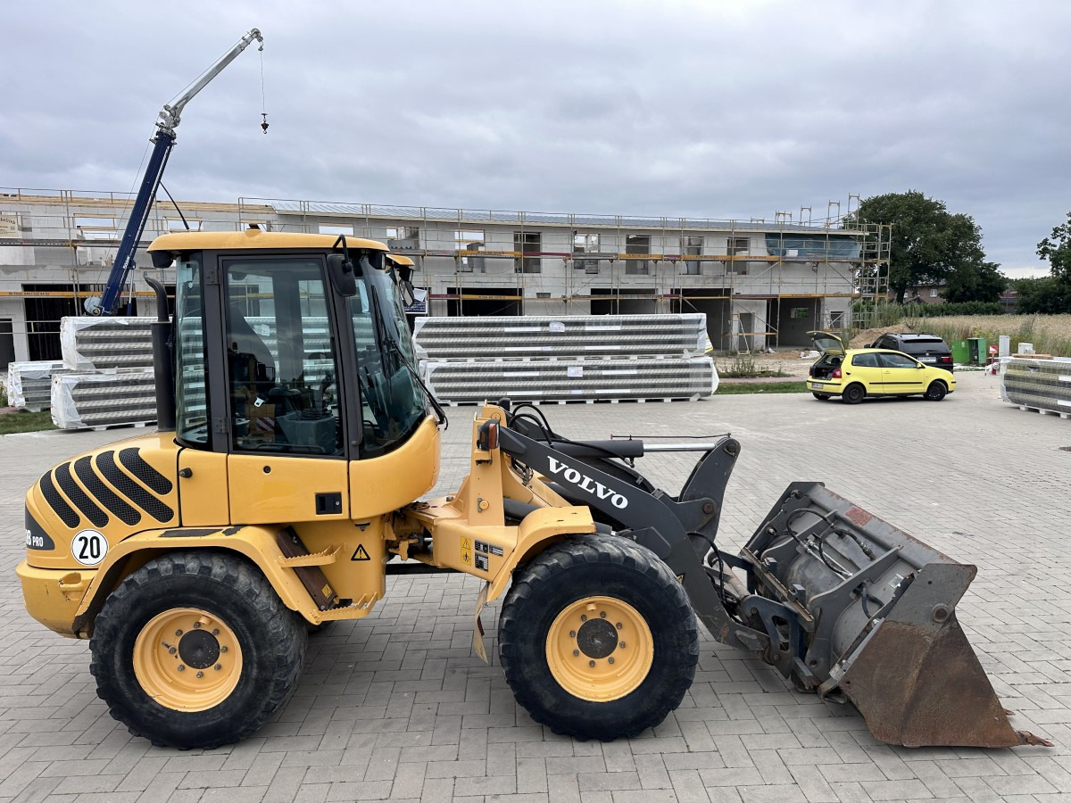VOLVO L 30 B PRO 3er Kreis Klappschaufel+Palettengabel - Cargadora de ruedas: foto 2 VOLVO L 30 B PRO 3er Kreis Klappschaufel+Palettengabel - Cargadora de ruedas: foto 2