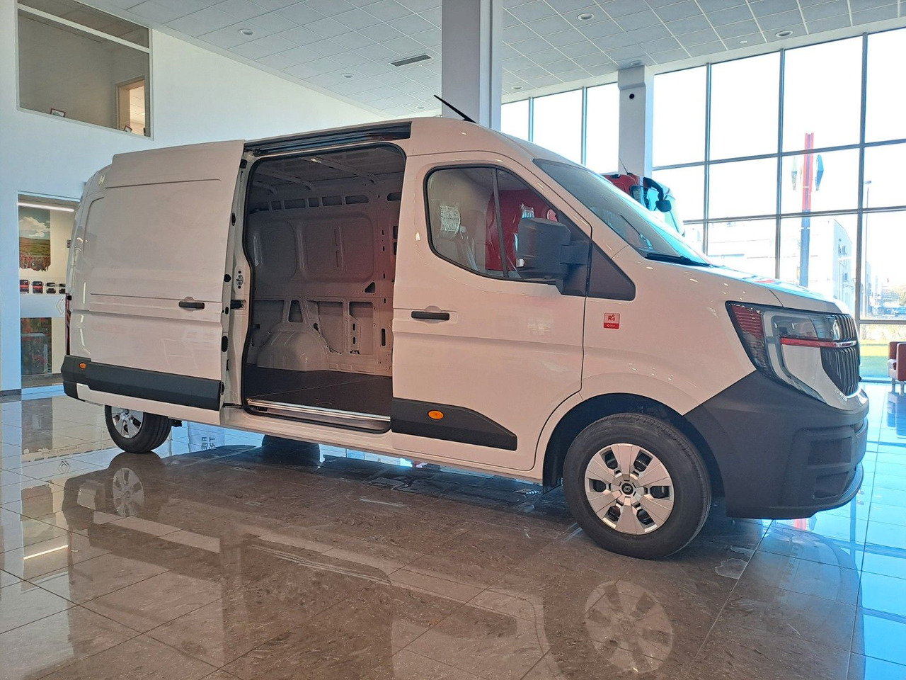 Renault Master L3H2 150 - NAV Klimaaut. Holzb. 270° - Furgón: foto 5 Renault Master L3H2 150 - NAV Klimaaut. Holzb. 270° - Furgón: foto 5