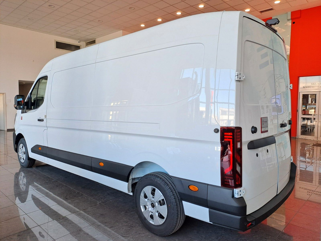 Renault Master L3H2 150 - NAV Klimaaut. Holzb. 270° - Furgón: foto 2 Renault Master L3H2 150 - NAV Klimaaut. Holzb. 270° - Furgón: foto 2