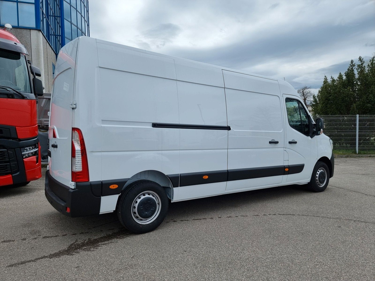 Renault Master L3H2 3,5t 150 PRO+ - Furgón: foto 3 Renault Master L3H2 3,5t 150 PRO+ - Furgón: foto 3