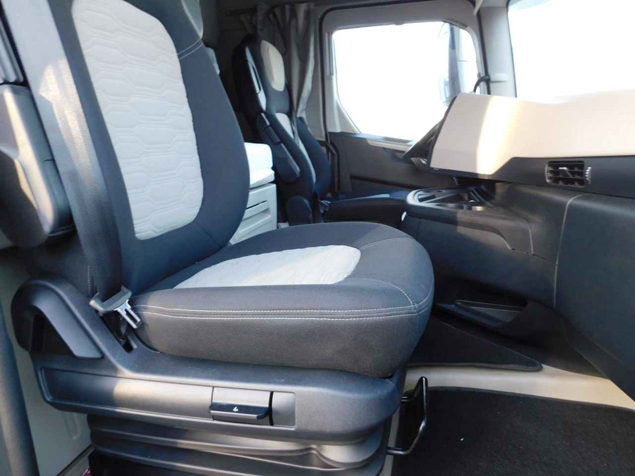 Ford F max 4x2 scab e6 12tx2620 - Cabeza tractora: foto 5 Ford F max 4x2 scab e6 12tx2620 - Cabeza tractora: foto 5