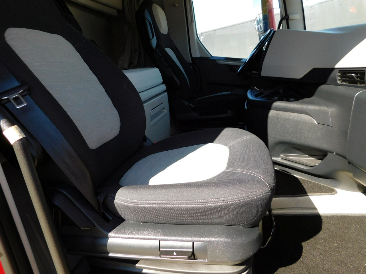 Ford F max ll 4x2 scab e6 12tx2620 - Cabeza tractora: foto 5 Ford F max ll 4x2 scab e6 12tx2620 - Cabeza tractora: foto 5