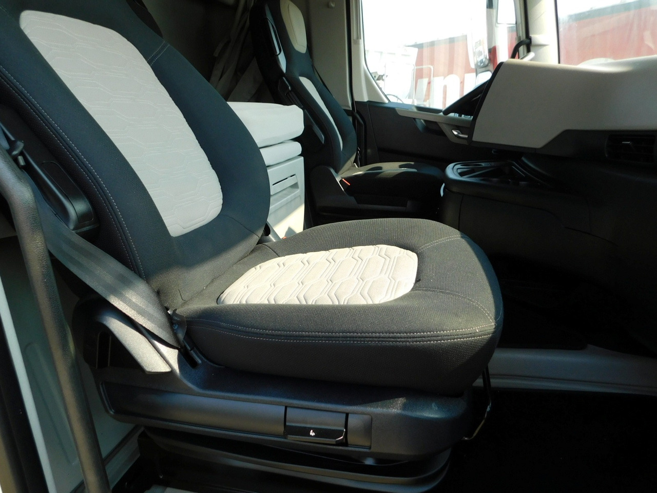 Ford F max ll 4x2 scab e6 eco 16spdamt ecotorq - Cabeza tractora: foto 5 Ford F max ll 4x2 scab e6 eco 16spdamt ecotorq - Cabeza tractora: foto 5