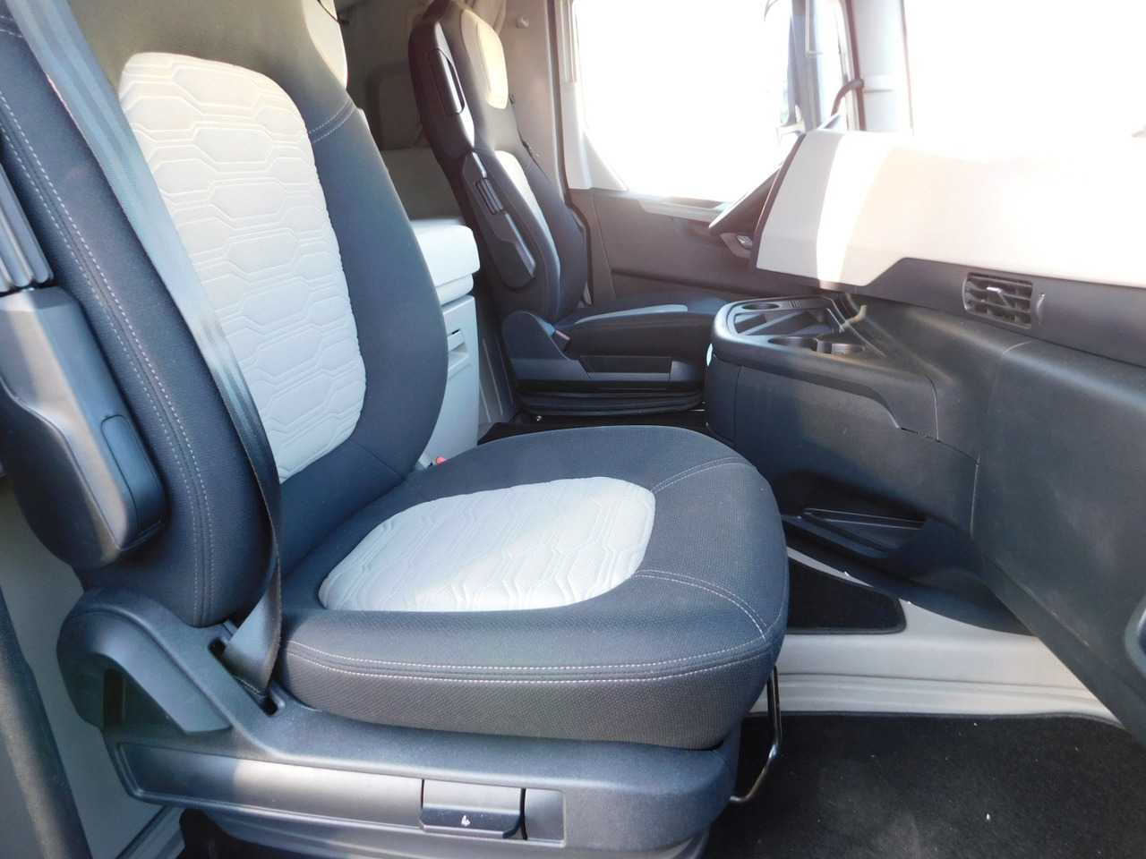 Ford F max ll 4x2 scab e6 eco 16spdamt ecotorq - Cabeza tractora: foto 5 Ford F max ll 4x2 scab e6 eco 16spdamt ecotorq - Cabeza tractora: foto 5